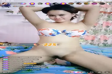 Selebgram Mona Pamer Jurus Jepitan Maut Mematikan